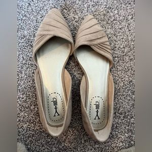 Like new tan suede flats